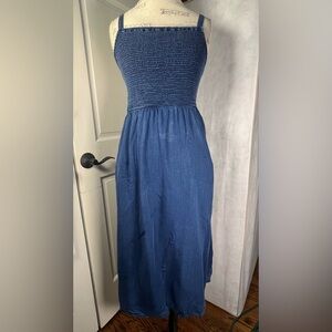 Old Navy smocked fit and flare adjustable straps elastic bodice size small.